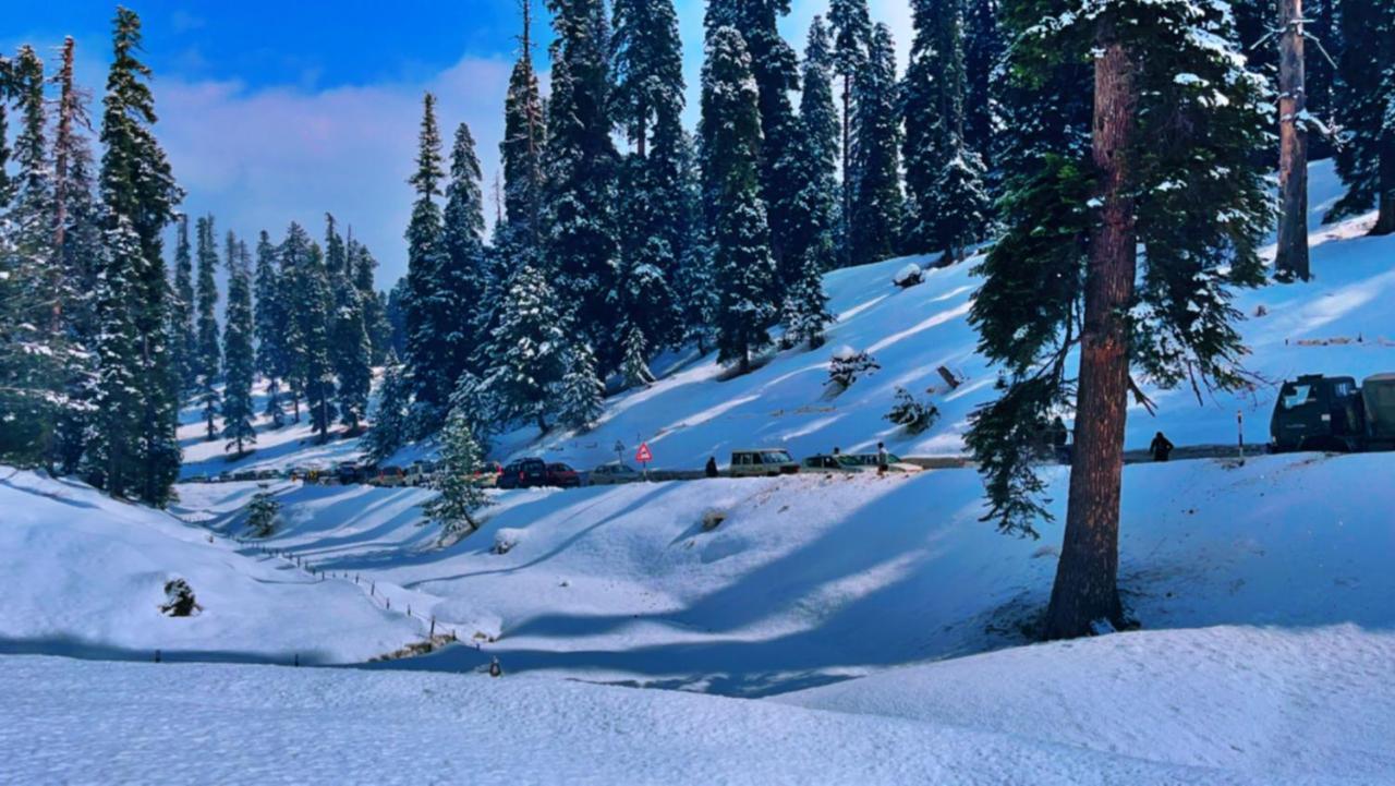 Everest Guest House Gulmarg Exterior photo