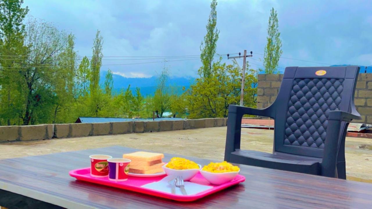 Everest Guest House Gulmarg Exterior photo