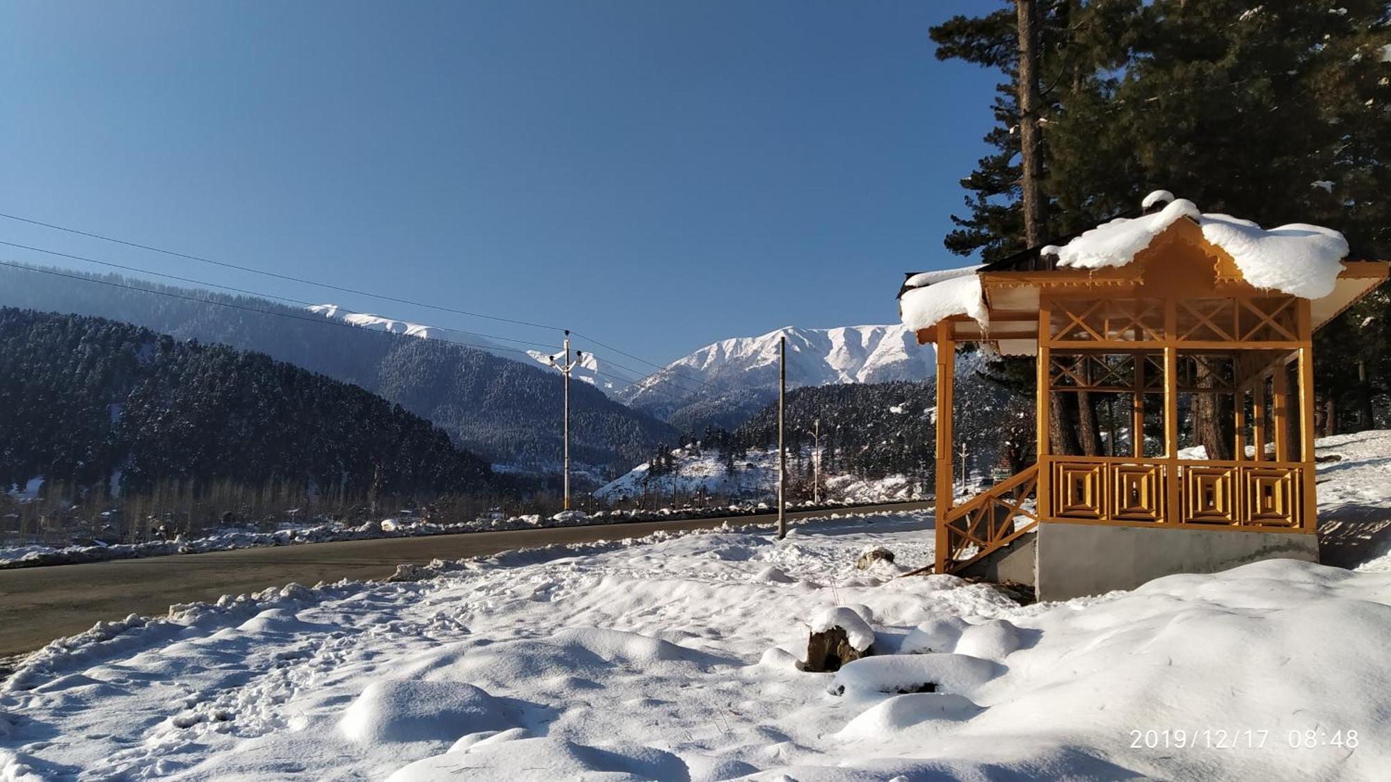 Everest Guest House Gulmarg Exterior photo