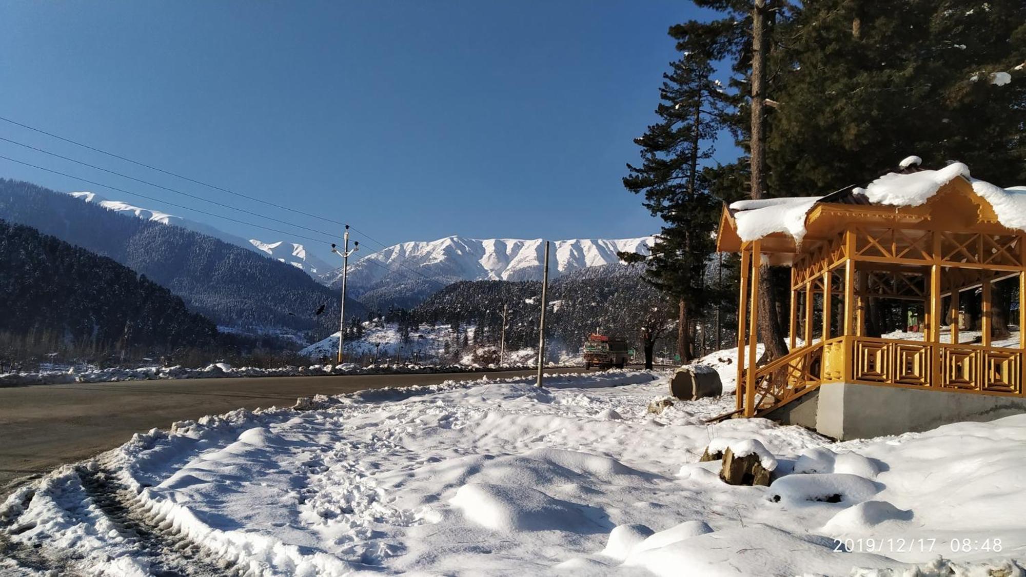 Everest Guest House Gulmarg Exterior photo