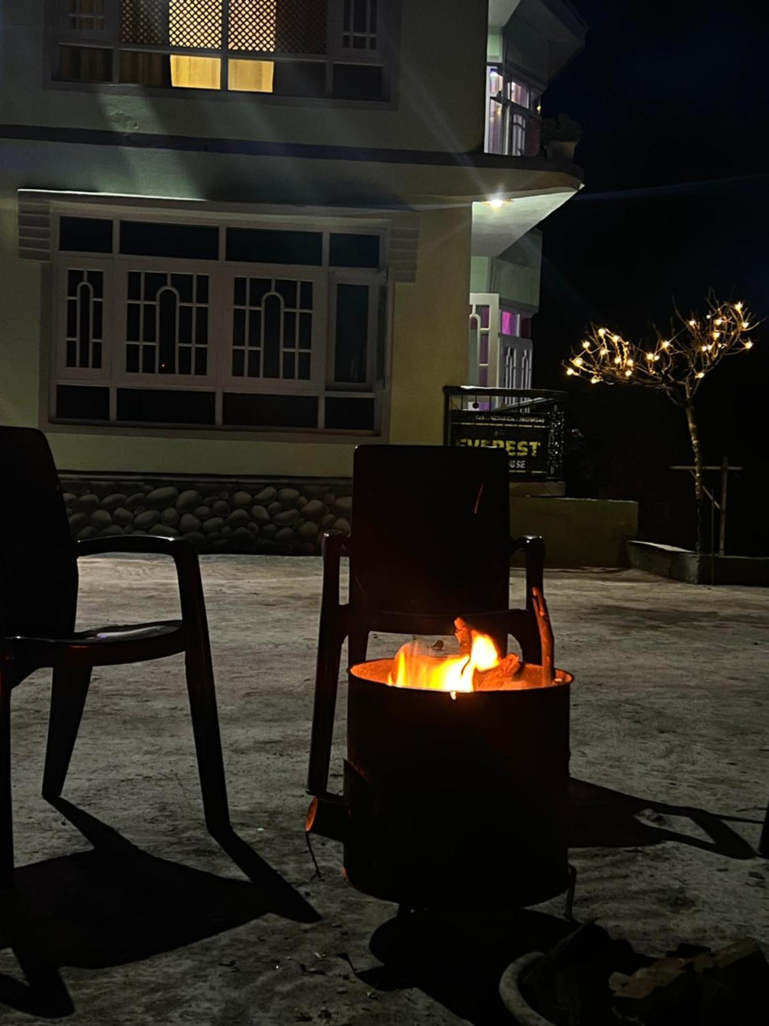 Everest Guest House Gulmarg Exterior photo