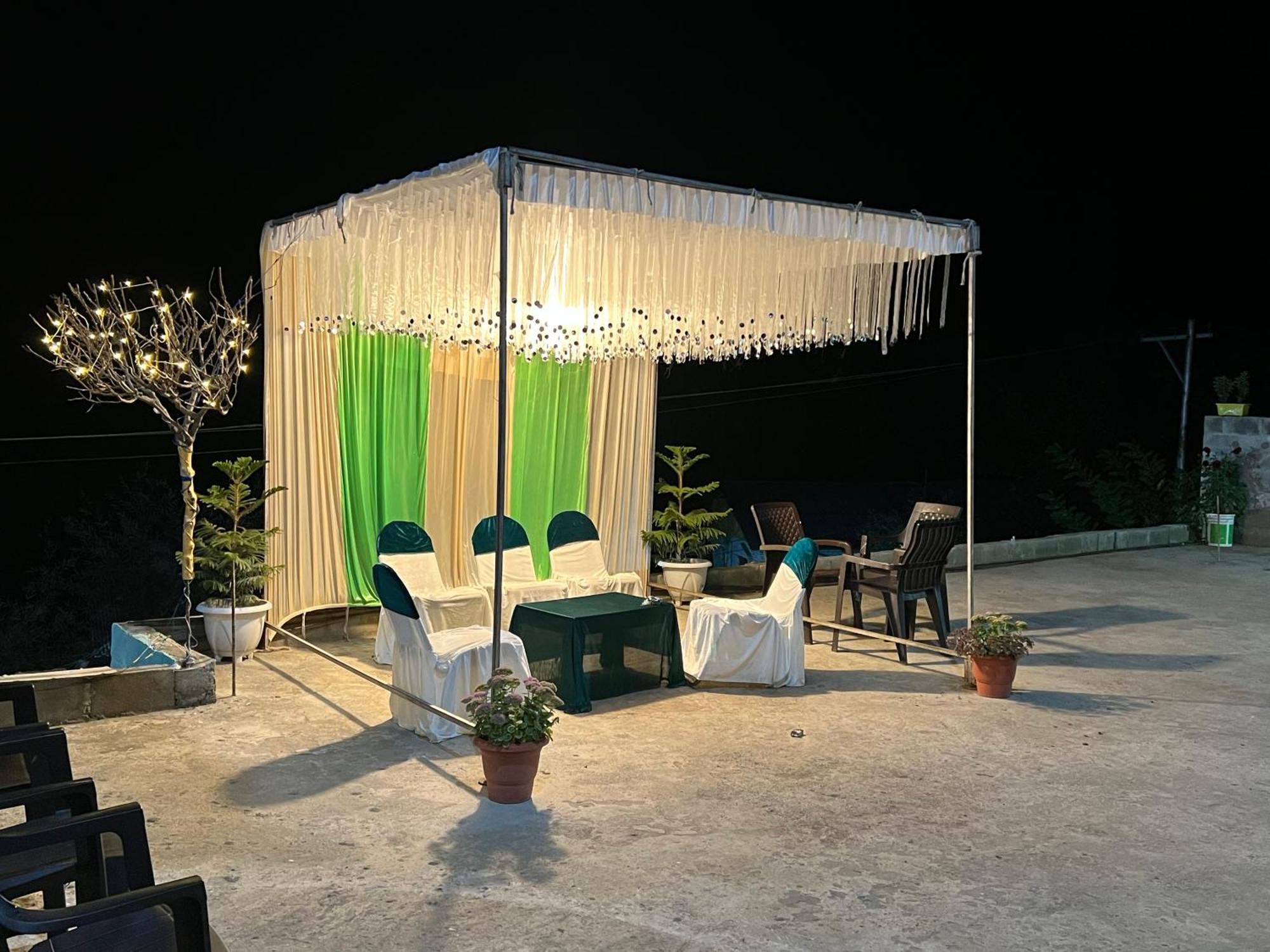 Everest Guest House Gulmarg Exterior photo
