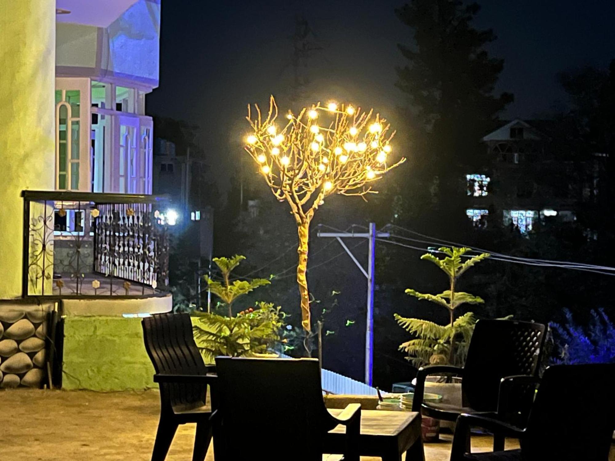 Everest Guest House Gulmarg Exterior photo