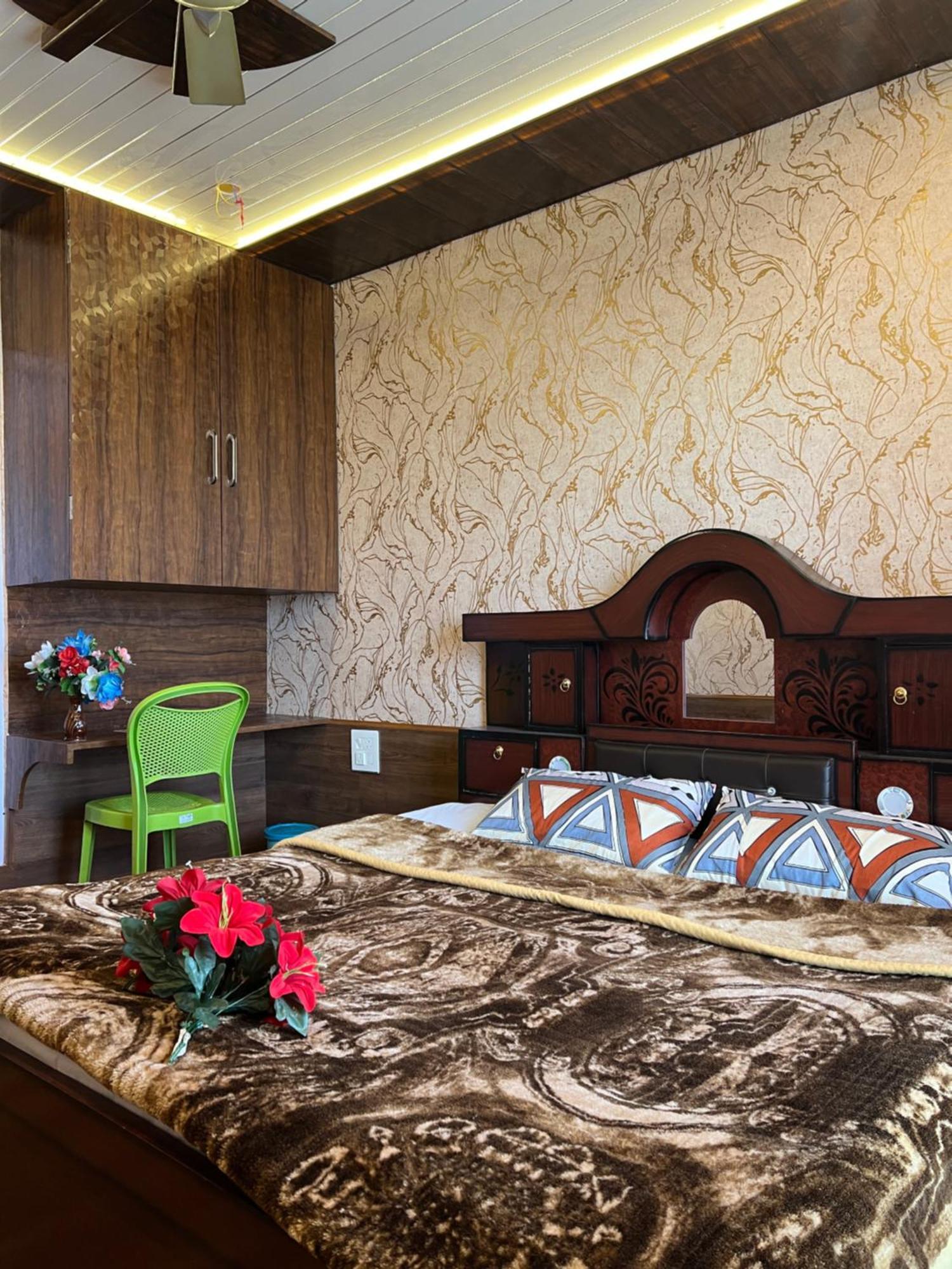 Everest Guest House Gulmarg Exterior photo